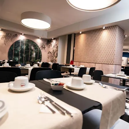 Univers 4* Nizza