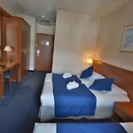 فندق يونيفرس 4*