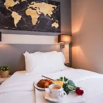 فندق يونيفرس 4*