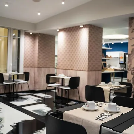 酒店 尤尼维酒店 4*