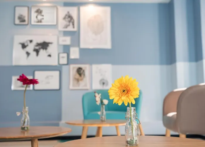 ウニヴェール ホテル 4*